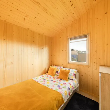 Malinowe Zacisze - żółty Сasa de vacaciones *